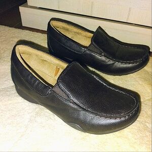 Children's Place -boys dress shoes size 3, worn one time (like new)